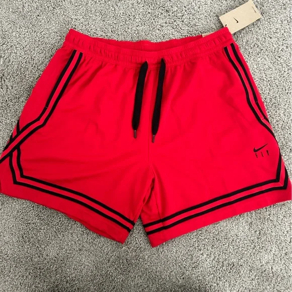 Nike Loose Fit Basketball Shorts / DRI-FIT - Picture 3 of 6